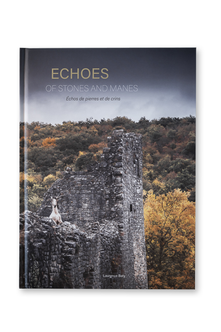 Couverture du livre Échos de pierres et de crins
